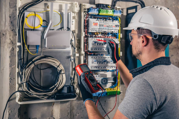 Best Licensed Electrician  in Cedar Falls, IA